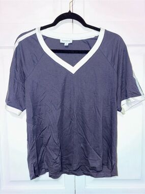 Evereve Navy Tee with White Trim V‑Neck